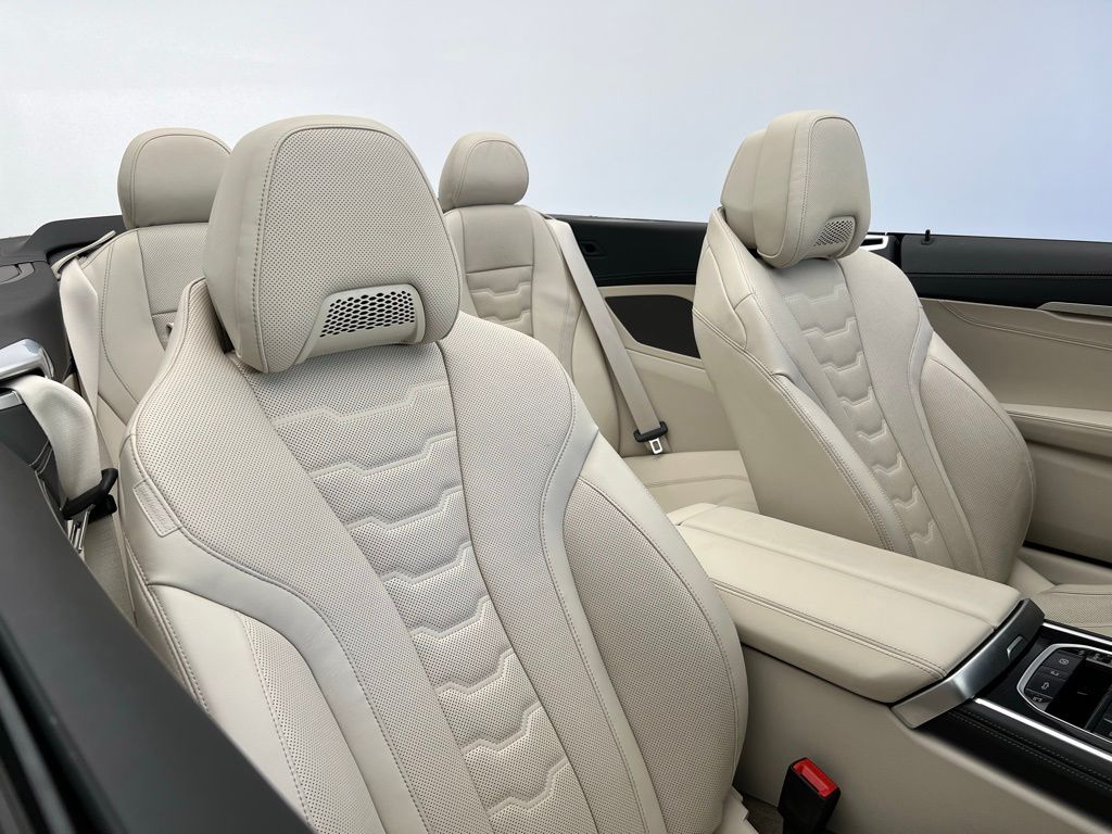 Thumbnail: 2025 BMW 8 Series - 12