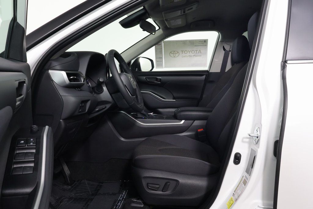 Thumbnail: 2025 Toyota Highlander - 5