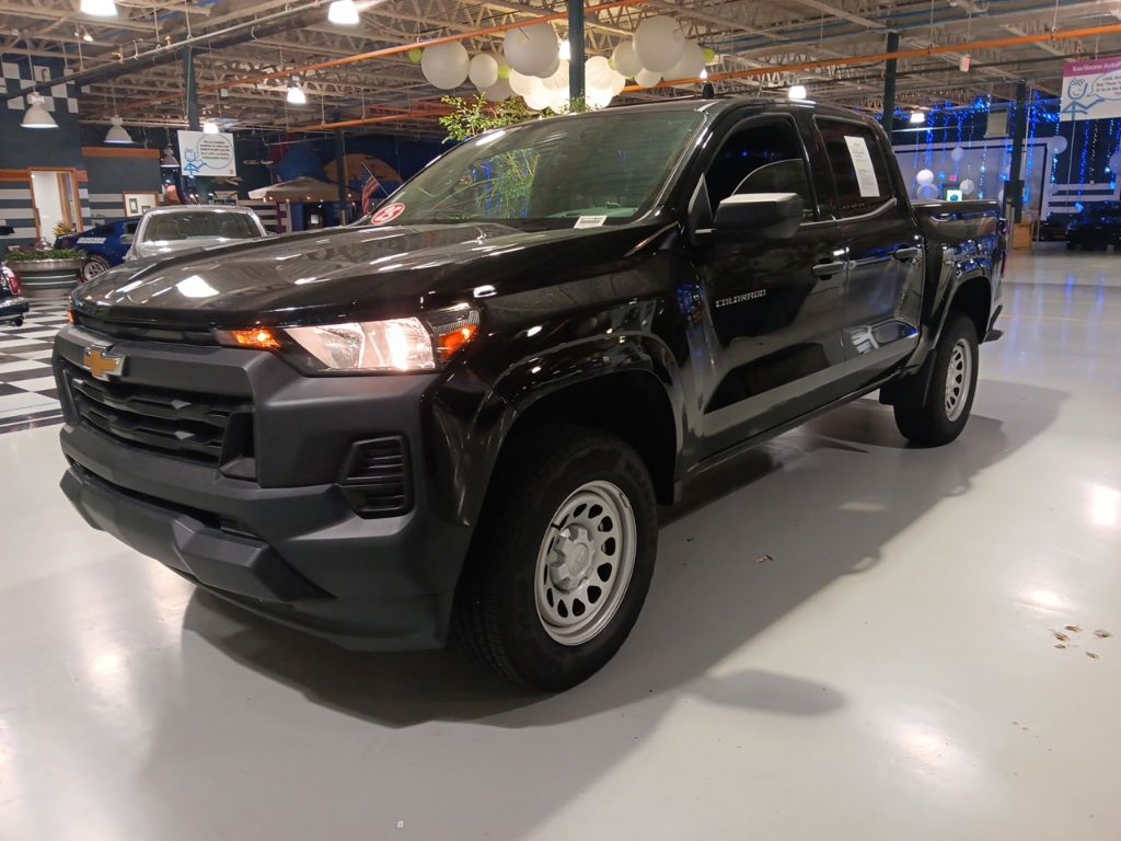 Black 2025 Chevrolet Colorado Pickup Truck Four-Wheel Drive 8-Speed Automatic