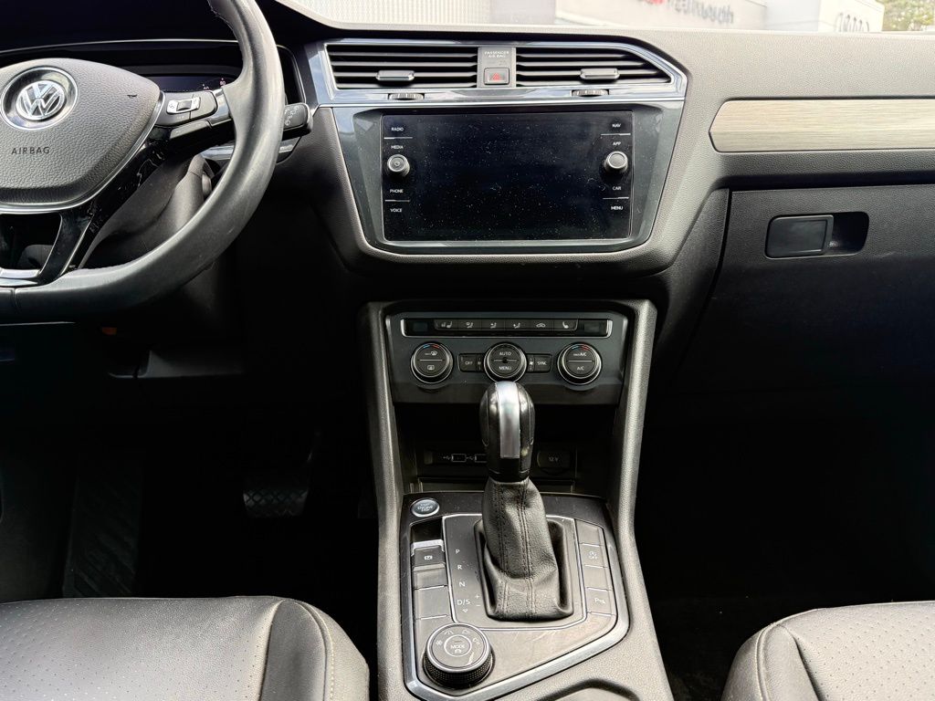 Used 2020 Silver Volkswagen 2.0T SEL image 30