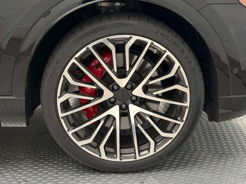 Thumbnail: 2026 Audi SQ8 - 8