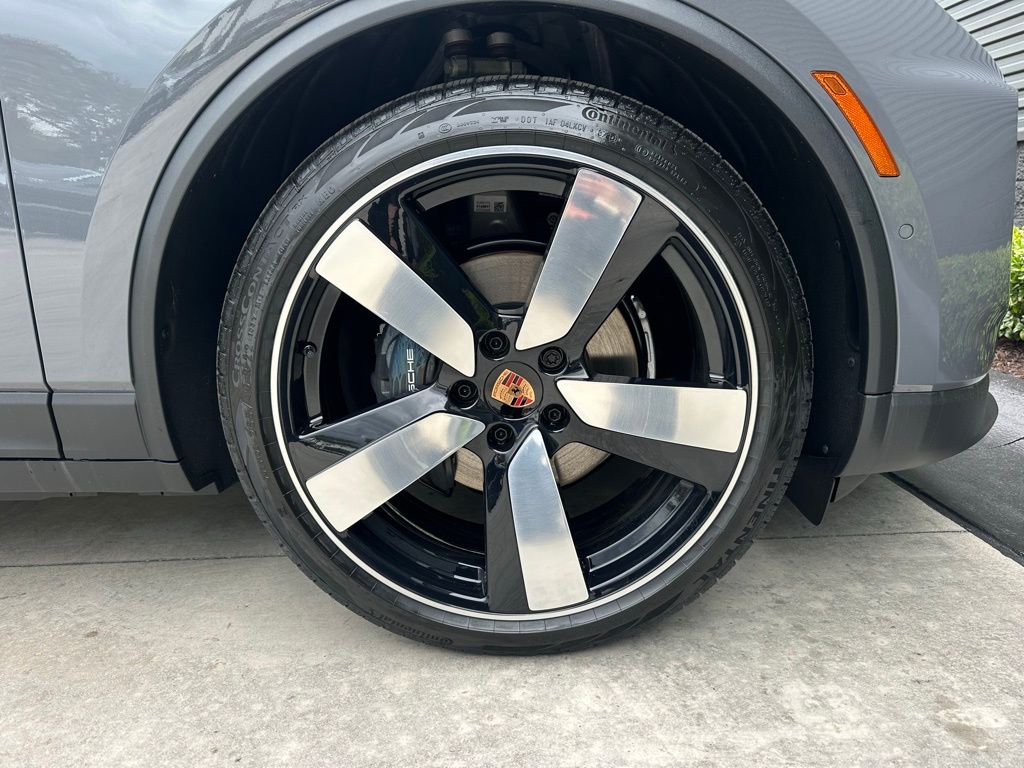 Thumbnail: 2026 Porsche Macan - 15