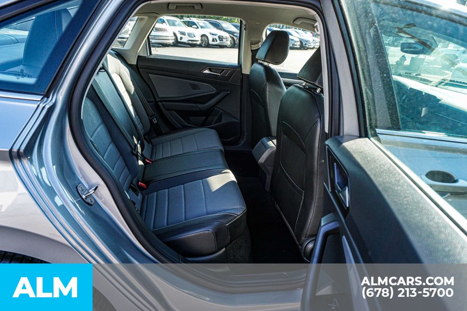 Used 2025 Gray Volkswagen 1.5T SE image 21