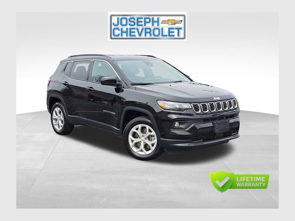 Diamond Black Crystal Pearlcoat 2024 Jeep Compass Latitude 4WD SUV / Crossover Four-Wheel Drive 8-Speed Automatic