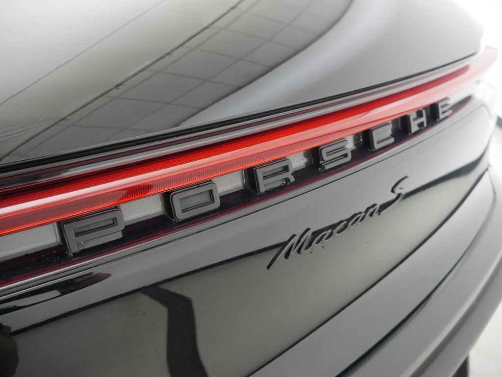 Thumbnail: 2023 Porsche Macan - 11