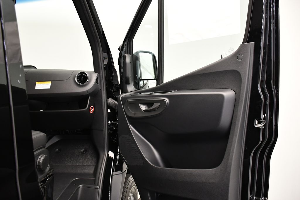 Thumbnail: 2025 Mercedes-Benz Sprinter - 26