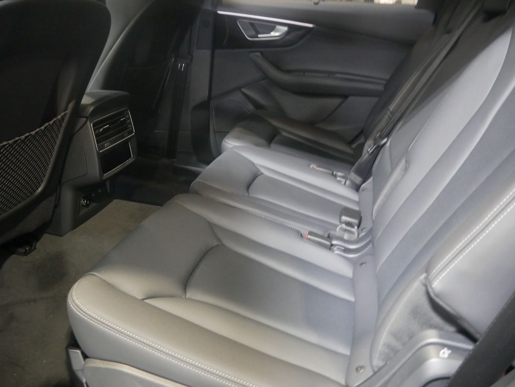 Thumbnail: 2026 Audi Q7 - 17