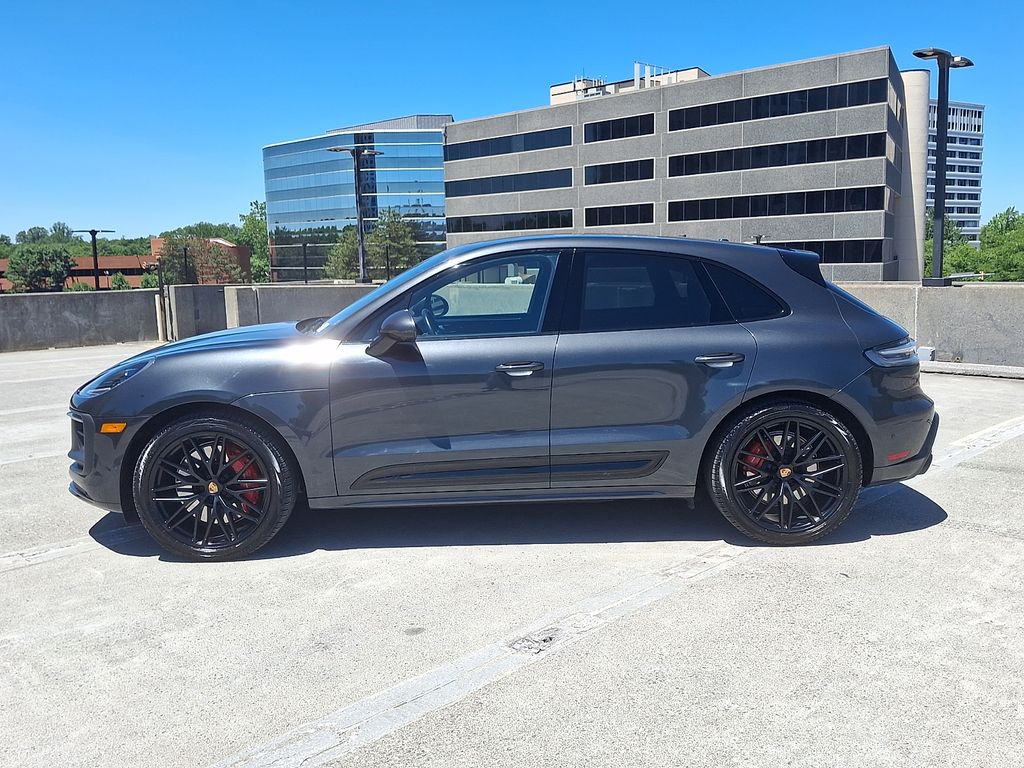 Thumbnail: 2022 Porsche Macan - 2