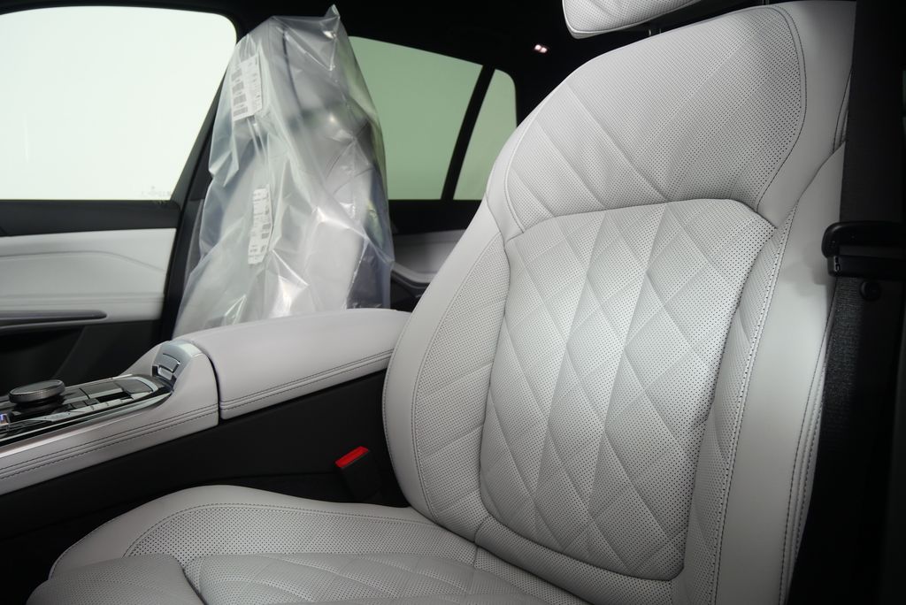 Thumbnail: 2026 BMW X5 - 11