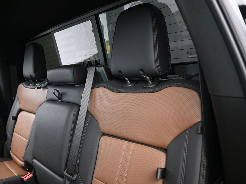 Used 2025 Black Chevrolet High Country image 39