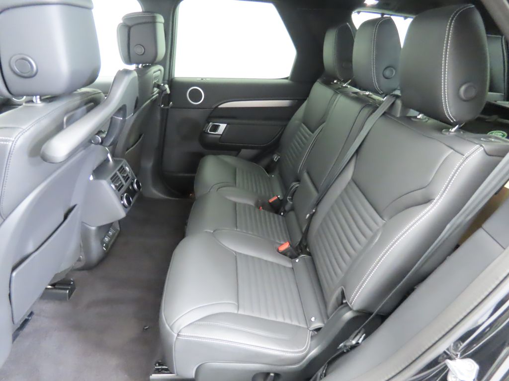 Thumbnail: 2026 Land Rover Discovery - 21