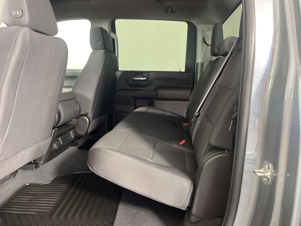 2025 Chevrolet Silverado 2500 Custom 17