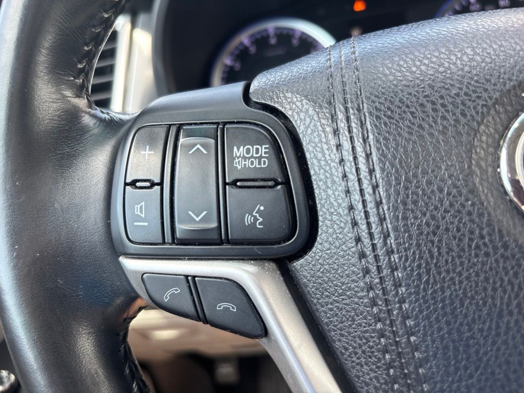 Used 2017 Toyota Highlander SUV