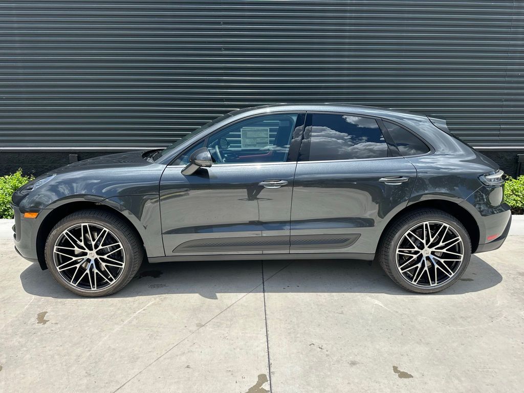 Thumbnail: 2025 Porsche Macan - 2