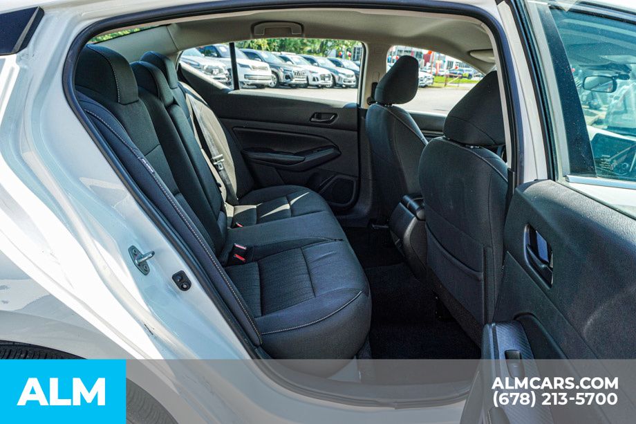 Used 2025 White Nissan 2.5 SV image 21