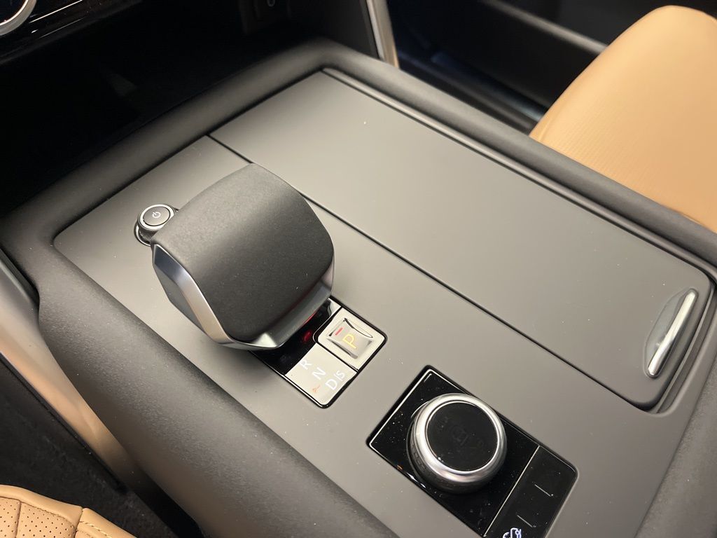 Thumbnail: 2026 Land Rover Discovery - 20