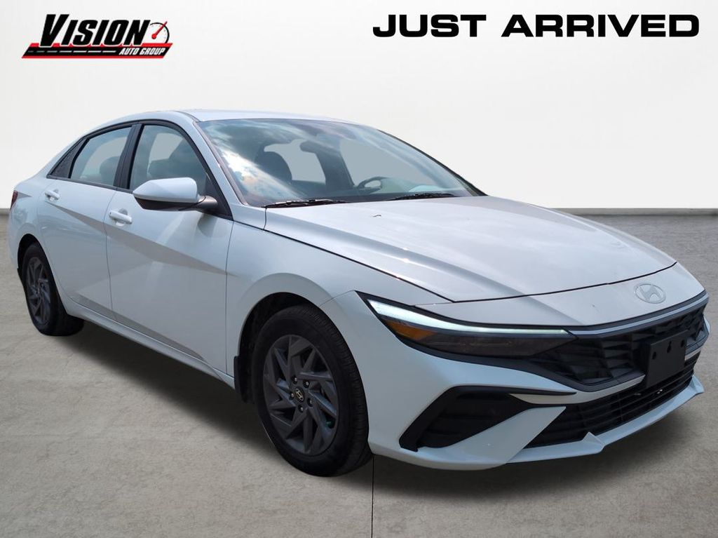 Used 2024 Hyundai Elantra SEL with VIN KMHLM4DG7RU780077 for sale in Miami, FL