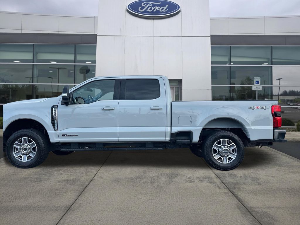 2025 Ford F-350 Super Duty Lariat Crew Cab 4WD
