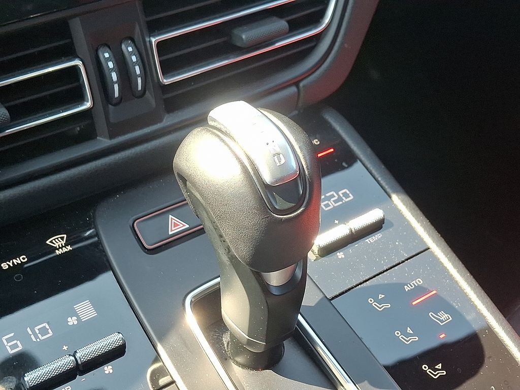 Thumbnail: 2023 Porsche Macan - 16