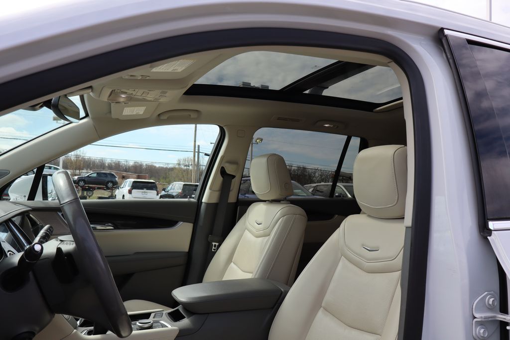 2022 Cadillac XT6 Premium Luxury photo