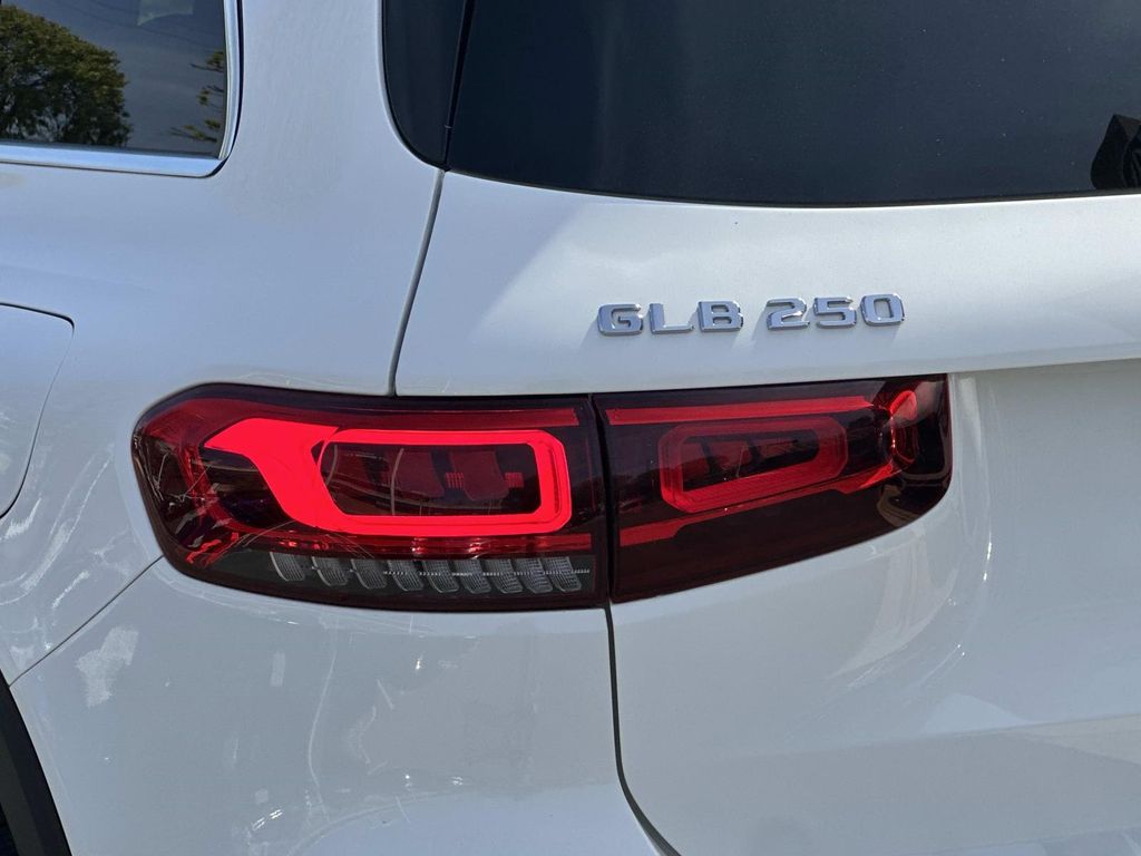 Thumbnail: 2022 Mercedes-Benz GLB - 14