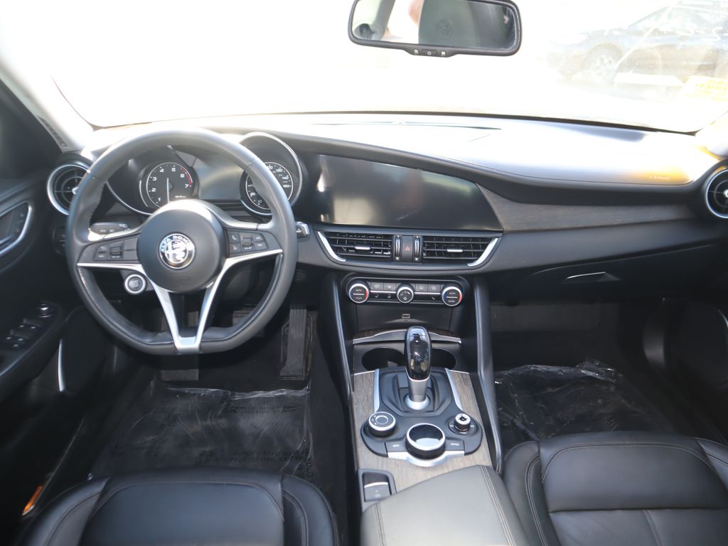 Thumbnail: 2017 Alfa Romeo Giulia - 7
