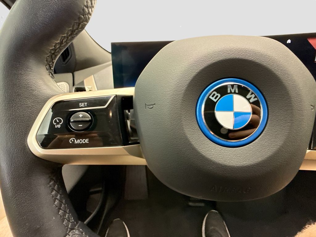 Thumbnail: 2023 BMW iX - 11