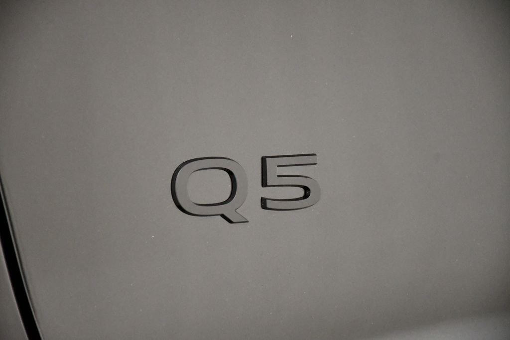 Thumbnail: 2025 Audi Q5 - 9