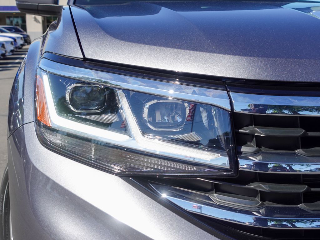 Used 2023 Gray Volkswagen 3.6L V6 SE w/Technology image 3