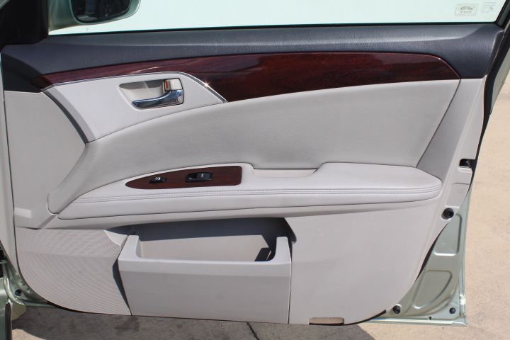 Used Car 2009 Toyota Avalon  For Sale In Georgetown, Texas