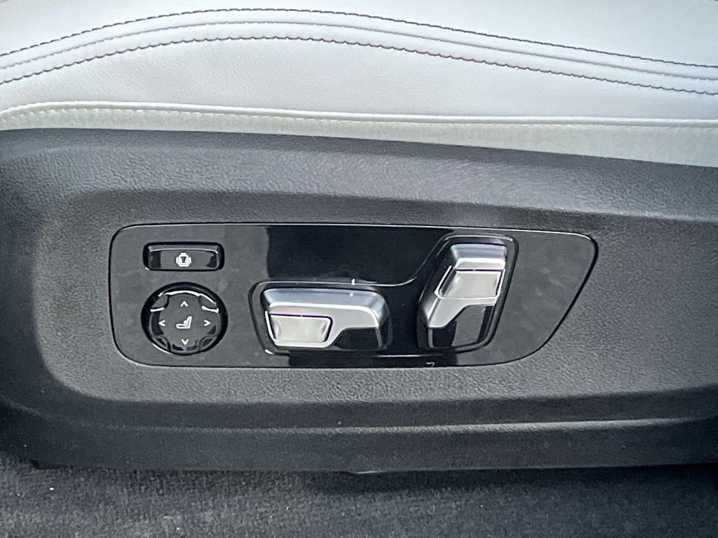 Thumbnail: 2026 BMW X5 - 12