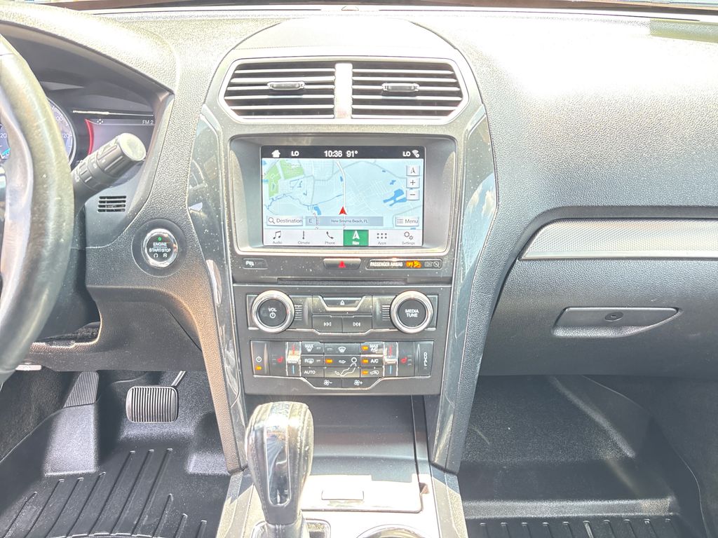 Used 2018 Silver Ford XLT image 23