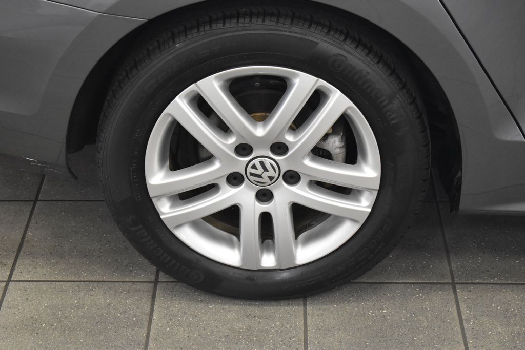 Thumbnail: 2018 Volkswagen Jetta - 11