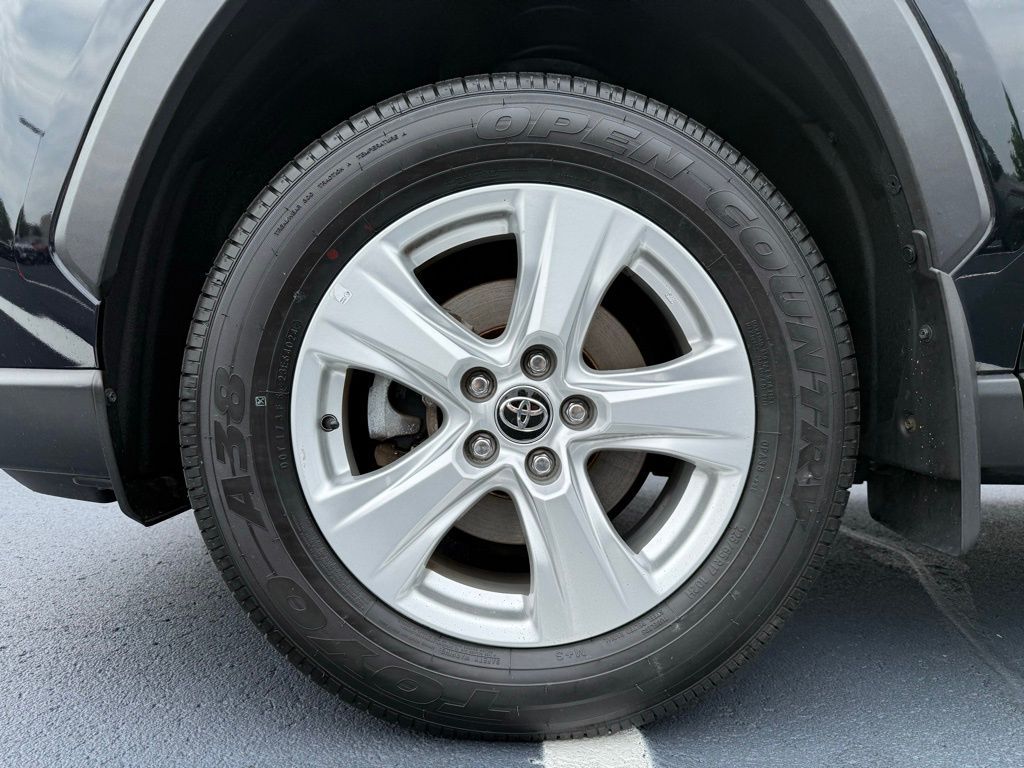 Thumbnail: 2021 Toyota RAV4 - 9
