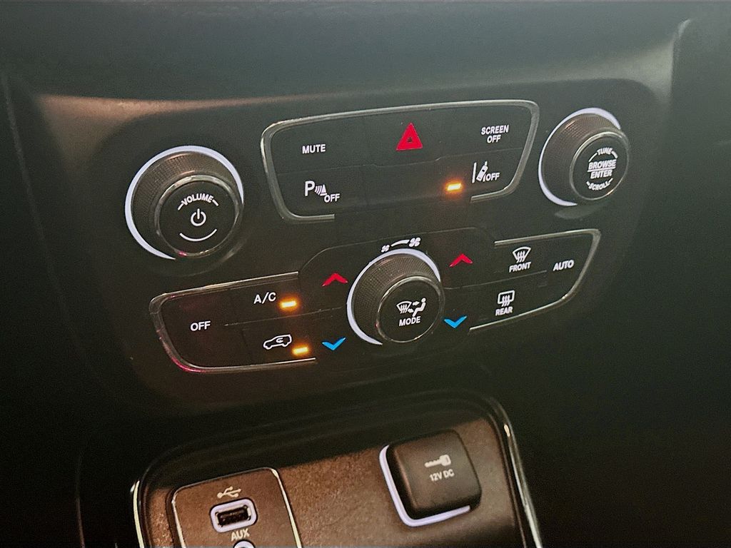 Used 2018 Gray Jeep Limited image 18