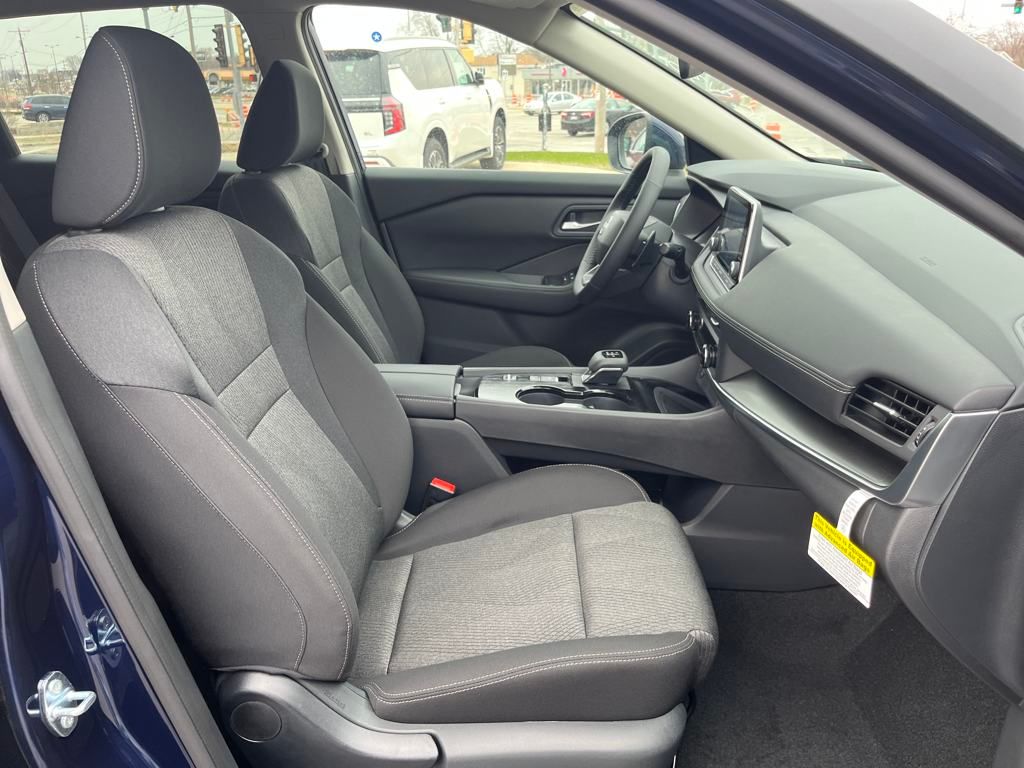 2025 Nissan Rogue SV photo