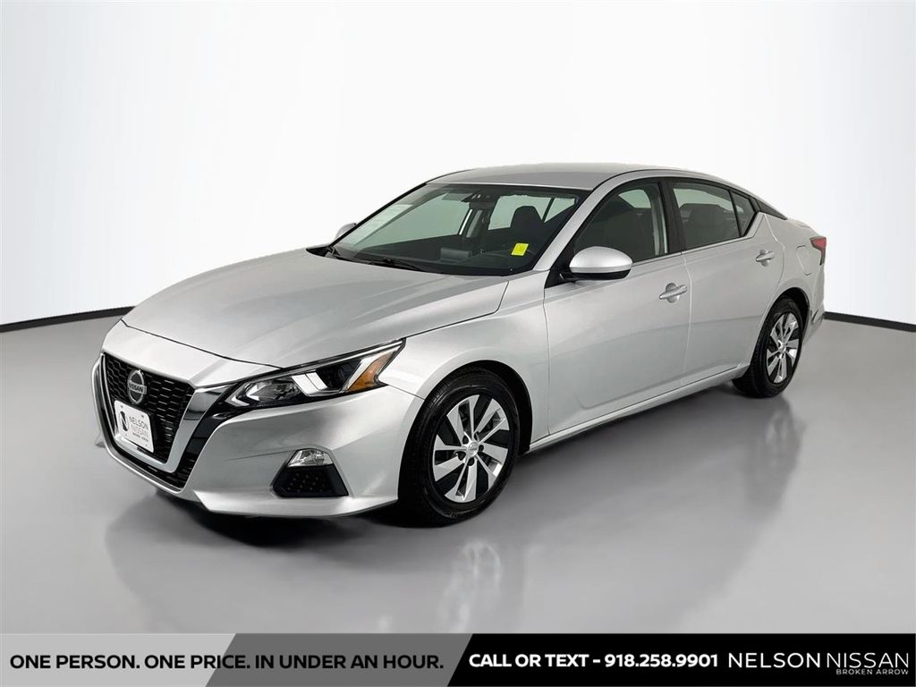Brilliant Silver Metallic 2019 Nissan Altima Sedan Front-Wheel Drive Continuously Variable Transmission