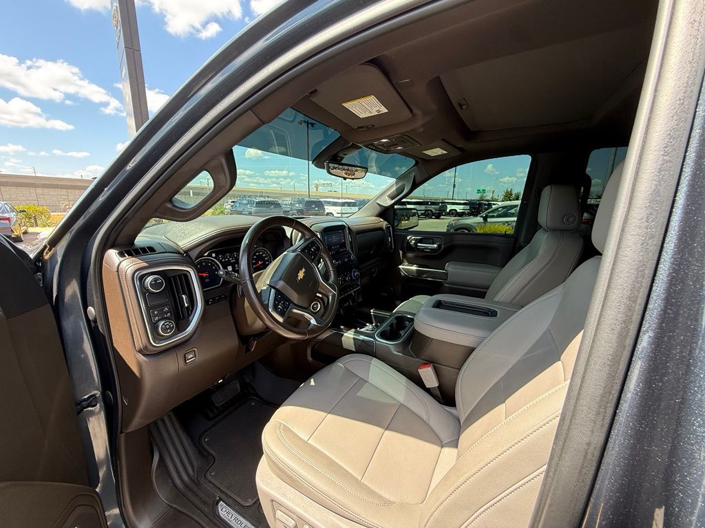 Thumbnail: 2021 Chevrolet Silverado 1500 - 17