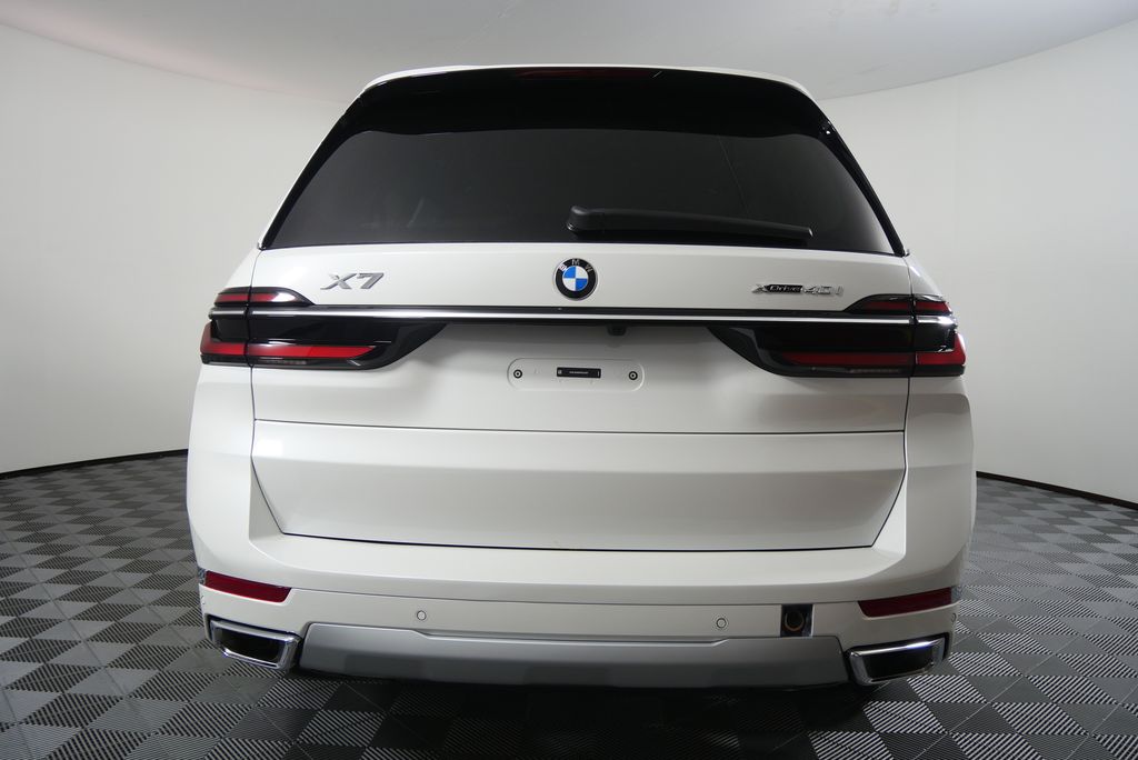 Thumbnail: 2026 BMW X7 - 4