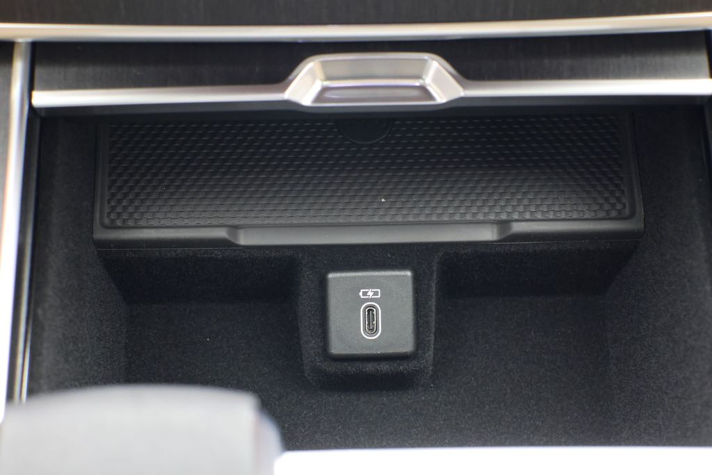 Thumbnail: 2026 Land Rover Range Rover - 25