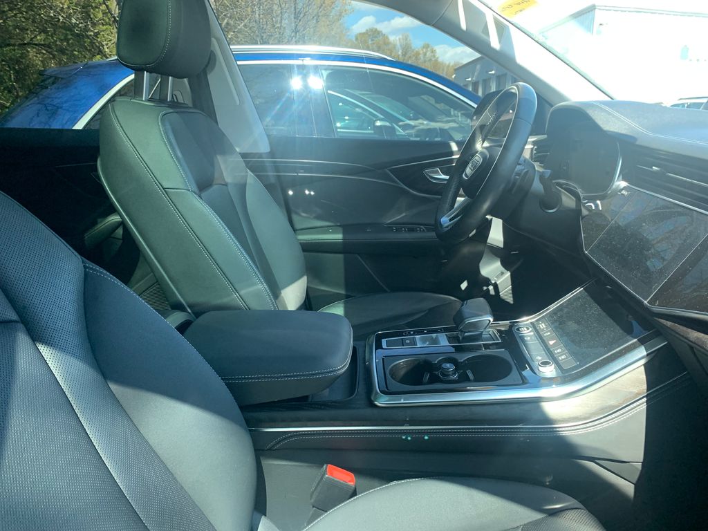 Thumbnail: 2023 Audi Q8 - 7