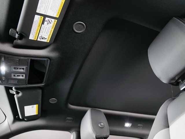 New 2026 White Land Rover Hoxton Edition image 23