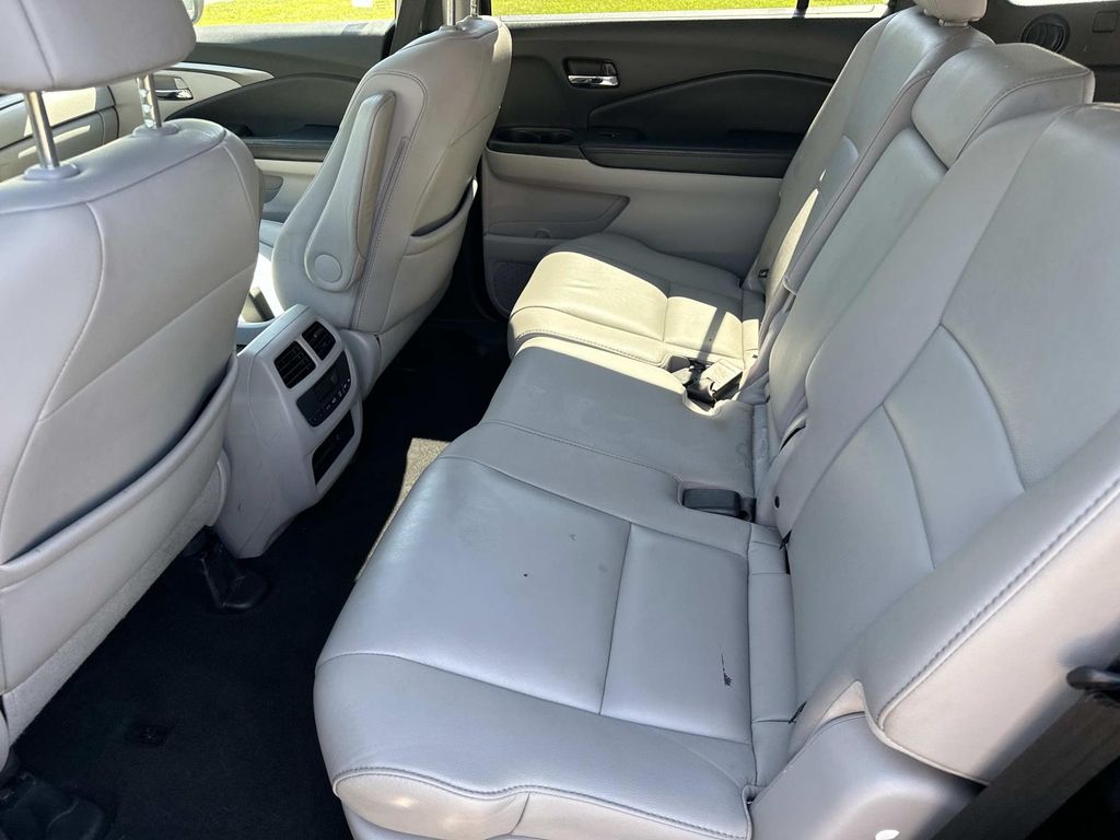Thumbnail: 2017 Honda Pilot - 15