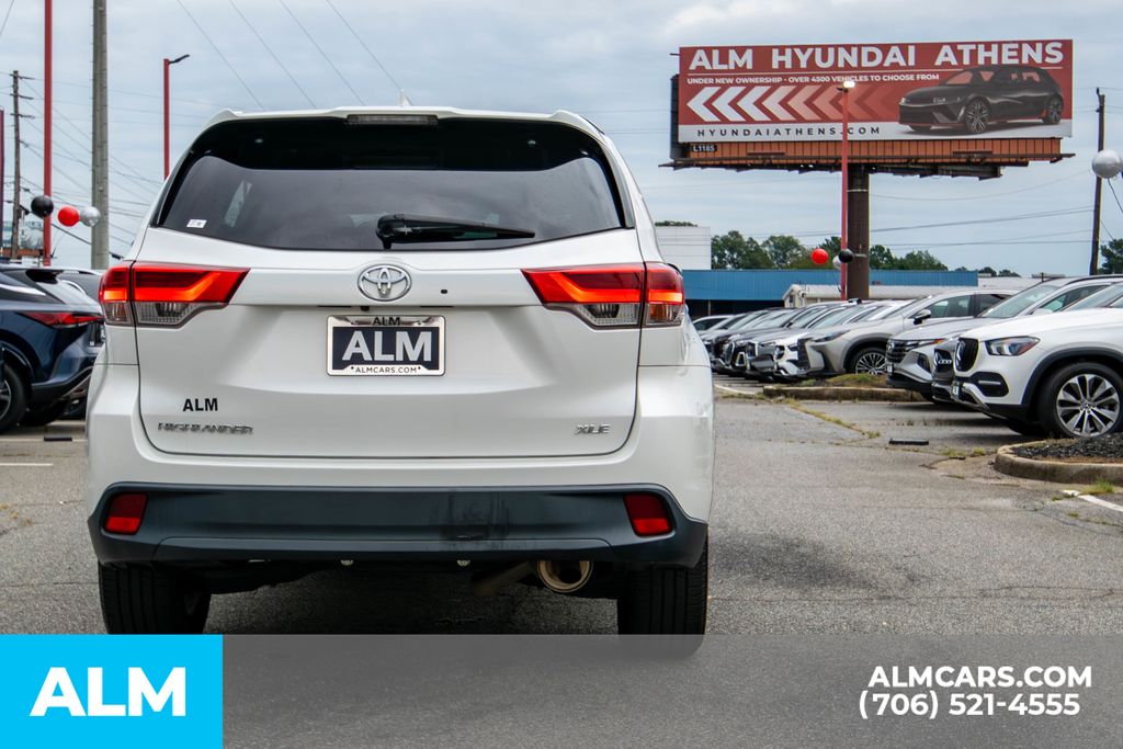 2019 Toyota Highlander SE photo 4