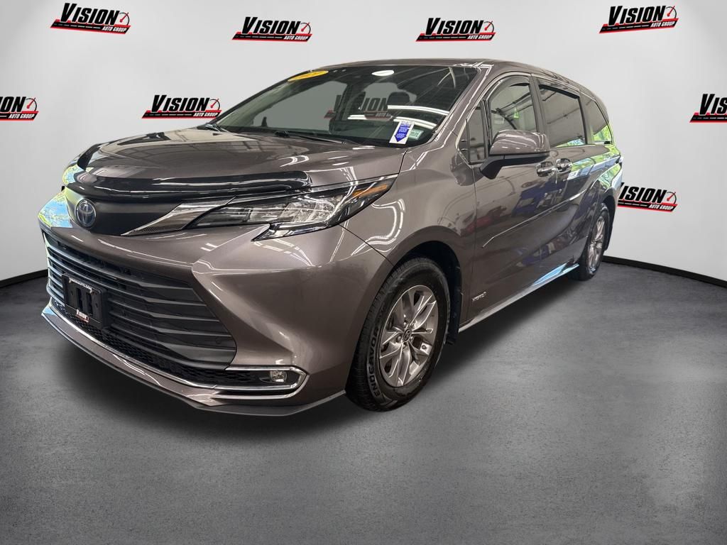  2021 Toyota Sienna XLE 7-Passenger FWD   
