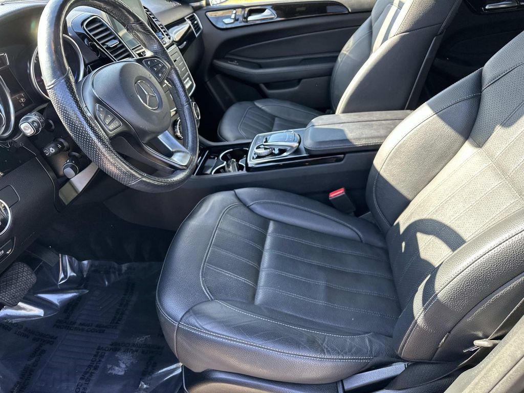 Thumbnail: 2017 Mercedes-Benz GLE - 28