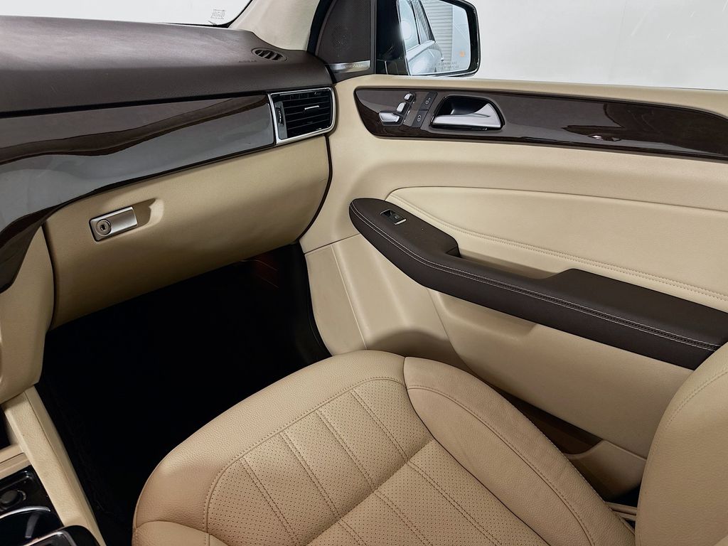 Thumbnail: 2018 Mercedes-Benz GLE - 25