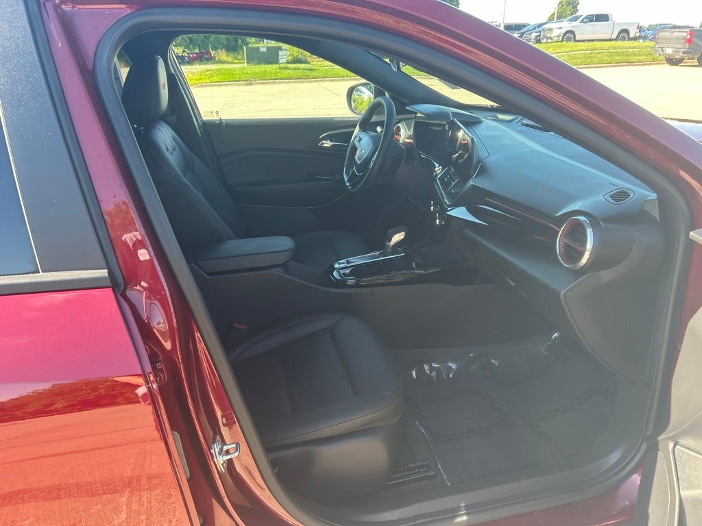 Used 2025 Chevrolet Trax SUV