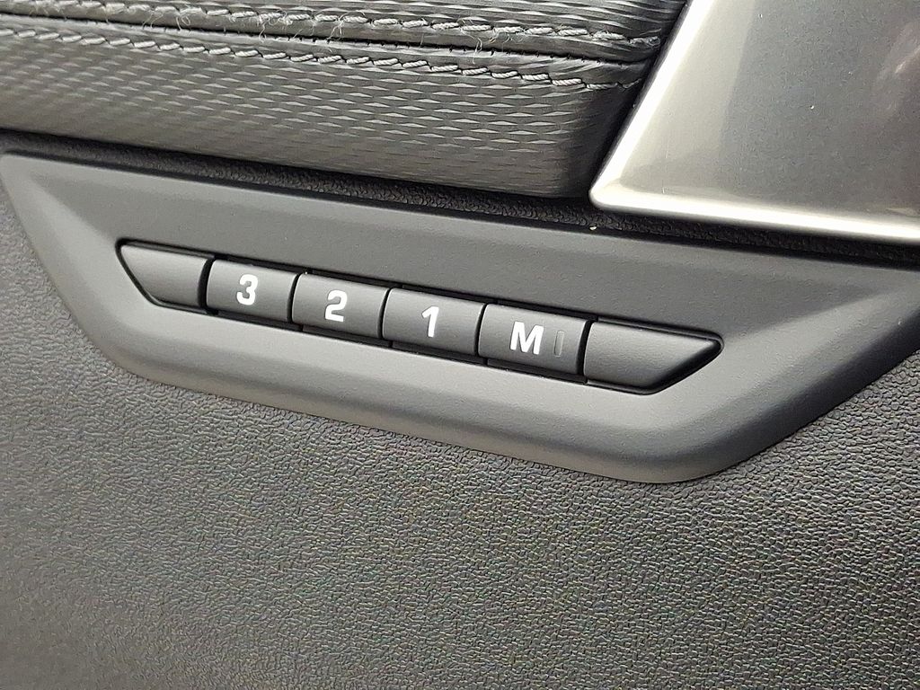 Thumbnail: 2025 Land Rover Discovery Sport - 27