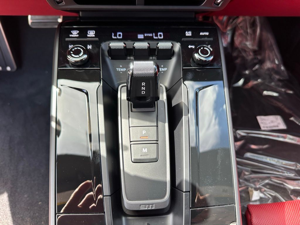 Thumbnail: 2025 Porsche 911 - 27
